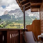 Hotell Panda Cortina- Ricarica Auto Elettriche 3*