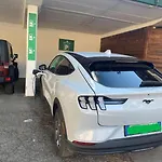 Panda Cortina- Ricarica Auto Elettriche Hotell 3*