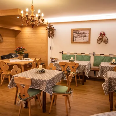 Hotell Panda Cortina- Ricarica Auto Elettriche 3*