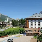 Hotel Panda Cortina- Ricarica Auto Elettriche 3*