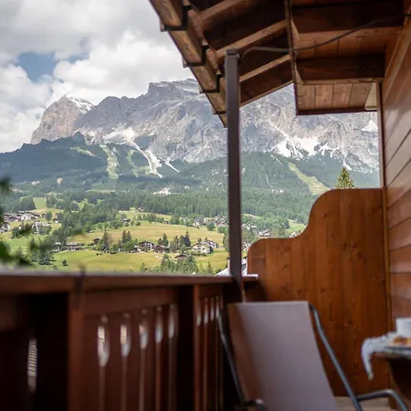 Hotel Panda Cortina- Ricarica Auto Elettriche 3*